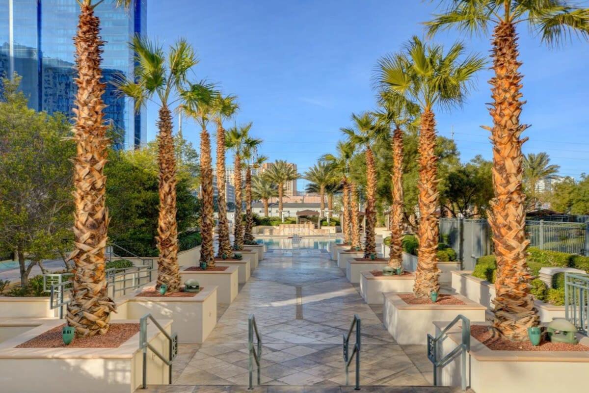 Signature 2br3ba Balcony Combo Units 16-702 And 04 *