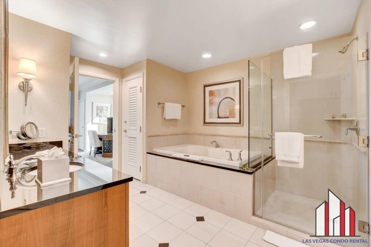 Signature 2br3ba Balcony Combo Units 16-702 And 04 *