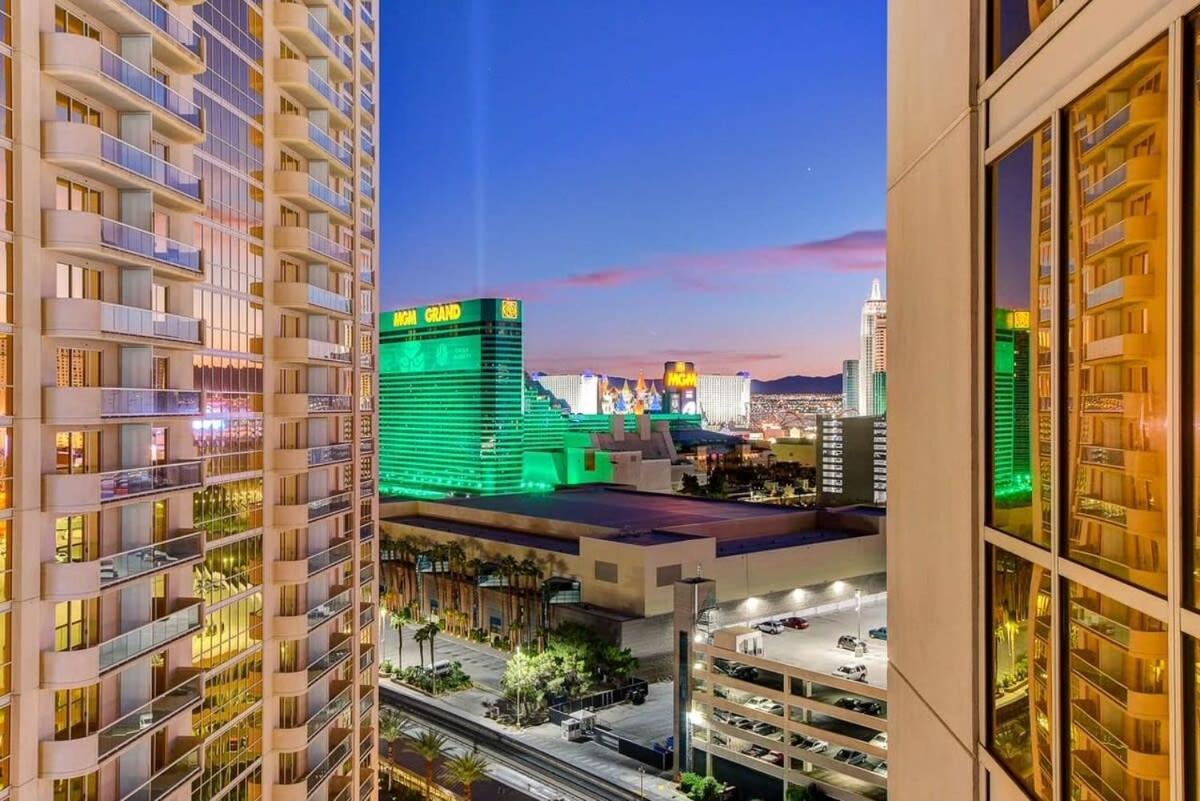 Signature 2br3ba Balcony Combo Units 16-702 And 04 * Las Vegas
